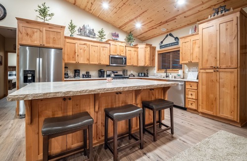 Summit Estates House | Lazy Bear Lodge by AvantStay | 🌲 Pine Tree Paradise w/Game Room