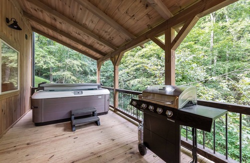 McArthur Cabin | Lazy Bear Lodge by Inn & Spa at Cedar Falls