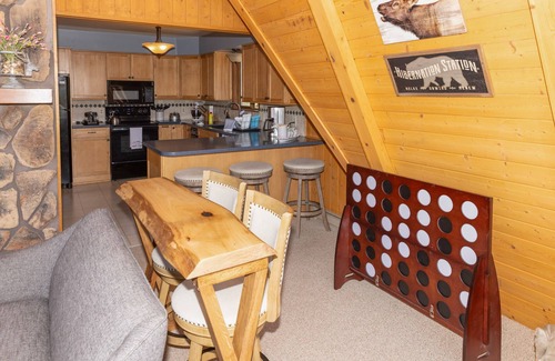 Florissant Cabin | 'Lazy Bear Lodge' in Florissant w/Mountain Views!