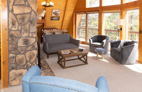 Florissant House | Lazy Bear Lodge in Florissant with Mountain Views!