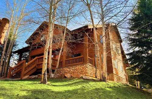 Park City House | Lazy Bear Log Cabin | Canyons Park