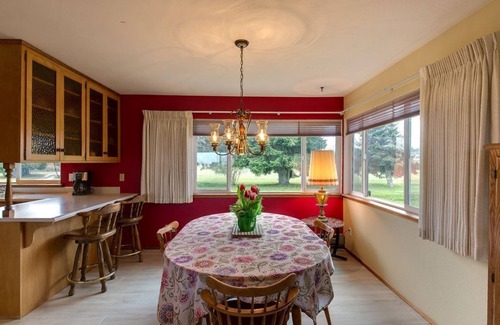 Sequim House | Lazy Bear Retreat - Peaceful & Relaxing - Reconnect with the Beauty of Nature