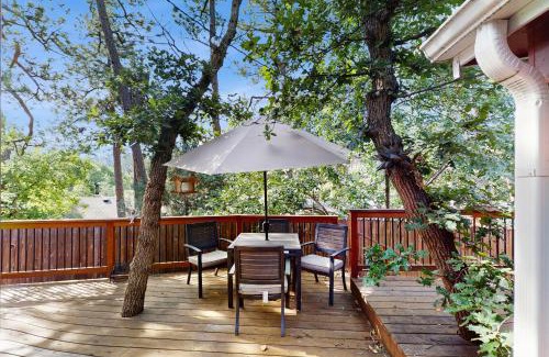 Broadmoor House | Lazy Bear Retreat