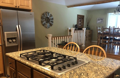 Green Mountain Falls House | Lazy Bear Lookout: Spacious modern mountain retreat