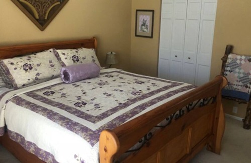 Green Mountain Falls House | Lazy Bear Lookout: Spacious modern mountain retreat