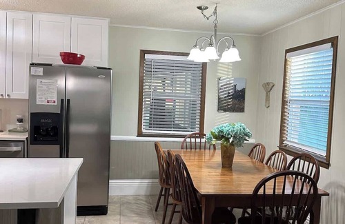 Kingsland House | Lazy Cove Waterfront Getaway on Lake Lbj!