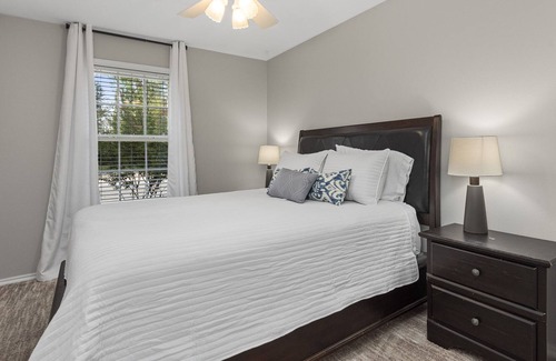 Oakhurst House | Lazy Days at 10 Lazy Bend. Comfortable family house sleeps 10 w pool/hot tub