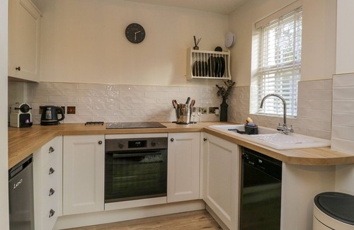 Kirkby-in-Furness Cottage | LAZY DAYS COTTAGE, romantic, with a garden in Askam-In-Furness