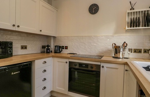 Kirkby-in-Furness Cottage | LAZY DAYS COTTAGE, romantic, with a garden in Askam-In-Furness
