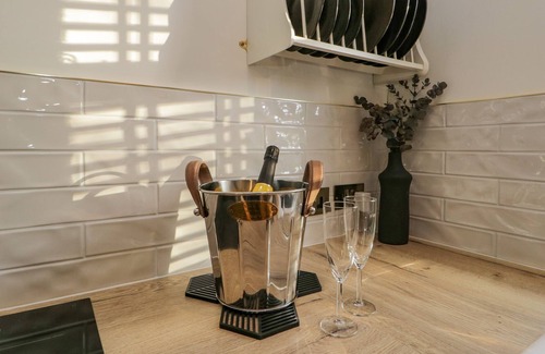 Kirkby-in-Furness Cottage | LAZY DAYS COTTAGE, romantic, with a garden in Askam-In-Furness