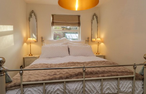 Kirkby-in-Furness Cottage | LAZY DAYS COTTAGE, romantic, with a garden in Askam-In-Furness