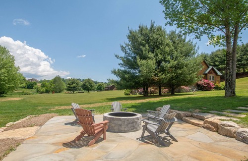 Fleetwood Cottage | Lazy Days on the New River | Waterfront Cabin | Close to Downtown