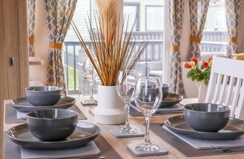 West Heslerton House | Lazy Dayz Lodge