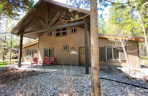 Island Park Cabin | Lazy Daze Lodge on Bill's Island near West Yellowstone National Park