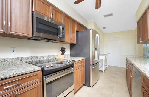 Englewood Apartment | Lazy Daze on Teaberry