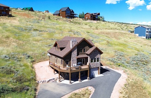 Harbor Village Cabin | Lazy Fade Lodge 1/2 Mile from Bear Lake Marina, Harbor Village Amenities