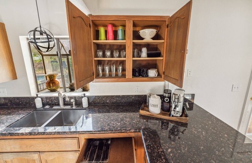 Diamond Bell Ranch House | LAZY H BAR RANCH ESTATE, 3/2, AC, Pool, Hot Tub, BBQ, Horses and Dogs Welcome!