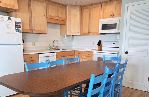 Emerald Isle Cottage | Lazy Haven East-Oceanfront 1/2 Duplex PET FRIENDLY