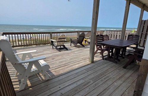 Emerald Isle Cottage | Lazy Haven East-Oceanfront 1/2 Duplex PET FRIENDLY