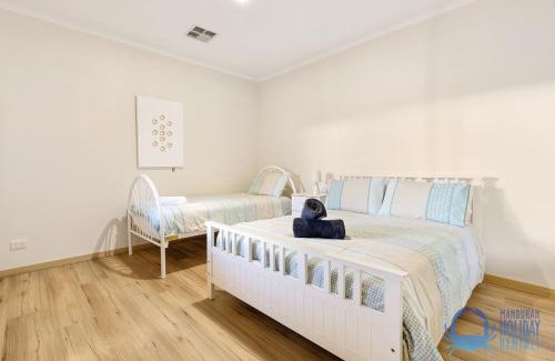 Halls Head Villa | Lazy Jetty Days Halls Head