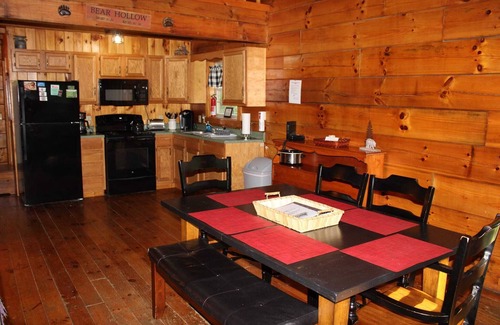 Logan Cabin | Lazy Lane Cabins - Bear Hollow