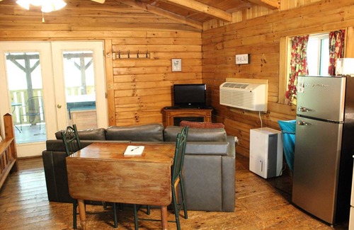 Logan Cabin | Lazy Lane Cabins - Wren's Nest