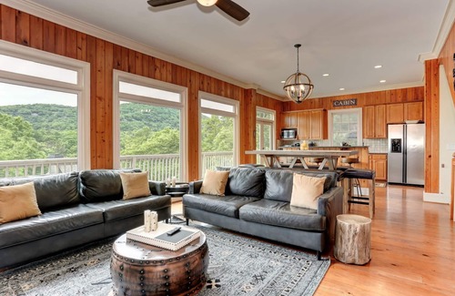 Big Canoe House | Lazy Lodge - Golf Course Views & a Hot tub!
