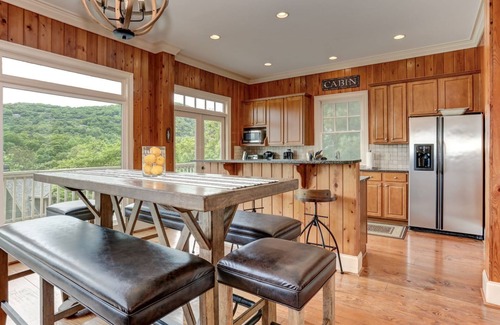Big Canoe House | Lazy Lodge - Golf Course Views & a Hot tub!
