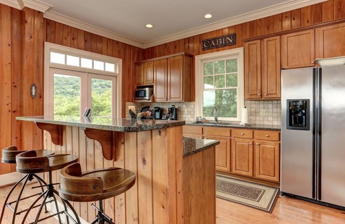 Big Canoe House | Lazy Lodge - Golf Course Views & a Hot tub!