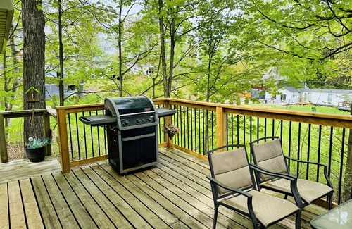 Leeds and the Thousand Islands Cabin | Lazy Maple Cabin on Charleston Lake