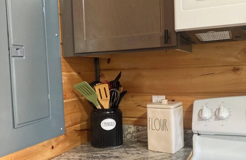 Campton Cabin | Lazy Oak Cabin in the Red, WiFi, Hot Tub, great proximity to Red River Gorge