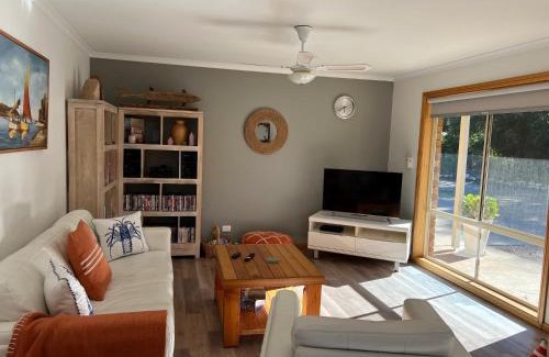 Waterhouse Villa | Lazy Sails Port - Pets welcome inside WiFi