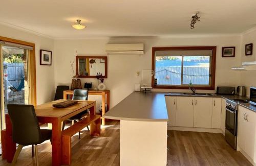 Waterhouse Villa | Lazy Sails Port - Pets welcome inside WiFi