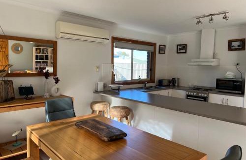 Waterhouse Villa | Lazy Sails Port - Pets welcome inside WiFi
