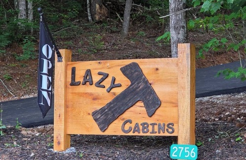 Robbinsville House | Lazy T Cabins - Glacier
