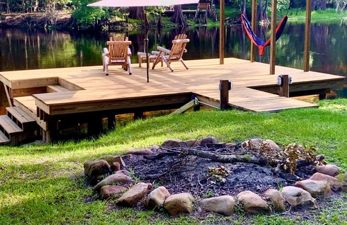 Fort White House | Lazy Turtle Lodge on the Santa Fe River in Spring Country
