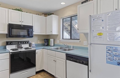 Osage Beach Condo | Lazy V-01 Lake Front Five Bedroom, Four Bath Condo with Room to Spread Out!