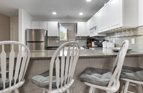 Osage Beach Condo | LazyDays Pet-Friendly Condo w/Pool & Slip at 3M