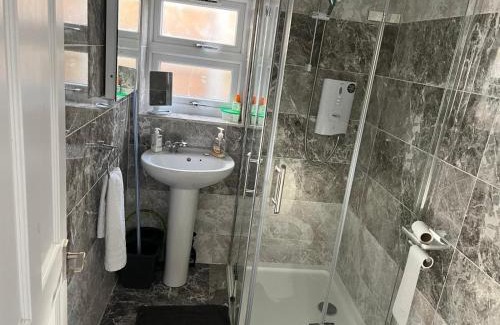 Becontree Apartment | Ldn Studio-Free Parking-15 min to Elizabeth Line