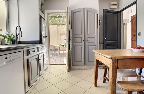 Pernes-les-Fontaines House | Le 115, air-conditioned town house with interior courtyard and swimming pool