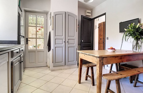 Pernes-les-Fontaines House | Le 115, air-conditioned town house with interior courtyard and swimming pool