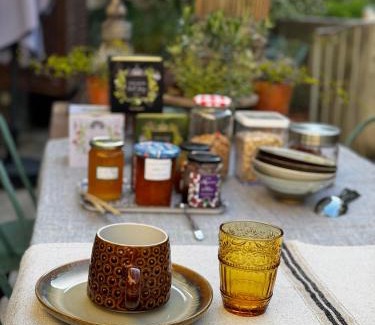 Robion Bed & Breakfast | Le 52 en Provence - Chambres ou Suite en B&B dans Authentique Mas de Village avec Piscine au pied du Luberon