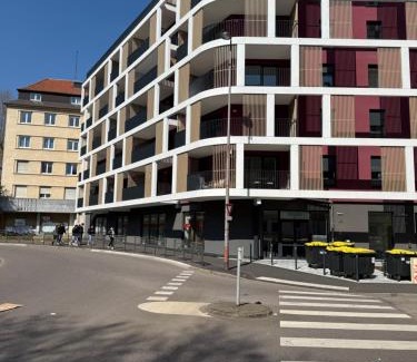 Nouvelle Ville Apartment | Le 72 contemporain - les Arènes