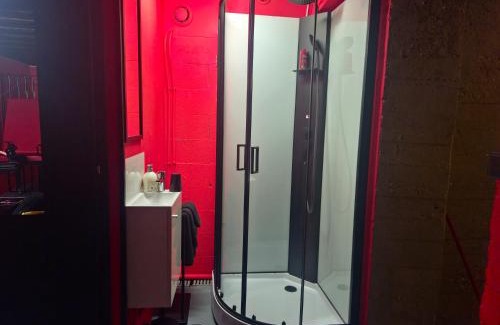 Saint-Etienne-des-Hautes-Terres House | Le Baiser 1 le bunker réaménagé en plaisir interdit