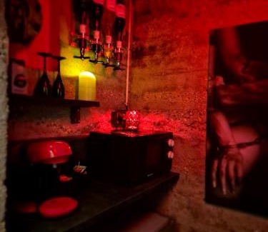 Saint-Etienne-des-Hautes-Terres House | Le Baiser 1 le bunker réaménagé en plaisir interdit