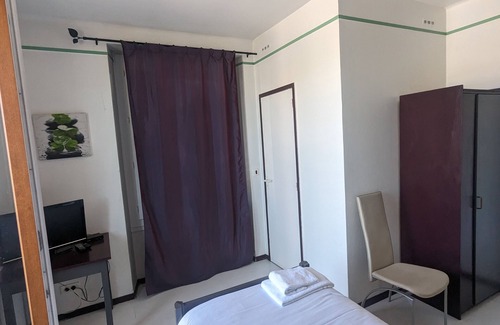 Lully Apartment | Le Balandri - Chambre Indépendante Avec Cabine de Douche