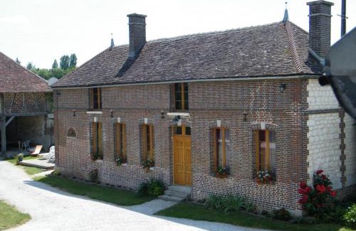 Bucey-en-Othe House | Le bas du buisson ferme