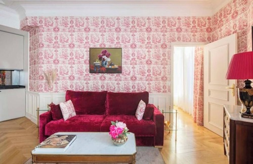 Quartier Sainte-Avoye Apartment | LE BEAU MARAIS, Luxury Apt, GRENAT, AIR-COND, LIFT