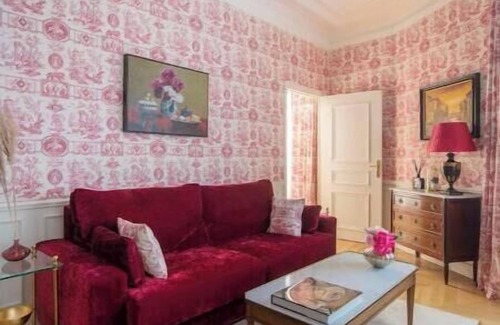 Quartier Sainte-Avoye Apartment | LE BEAU MARAIS, Luxury Apt, GRENAT, AIR-COND, LIFT