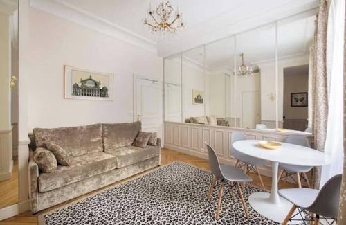 Quartier Sainte-Avoye Apartment | LE BEAU MARAIS, Luxury Apt, OPALE, AIR COND, LIFT